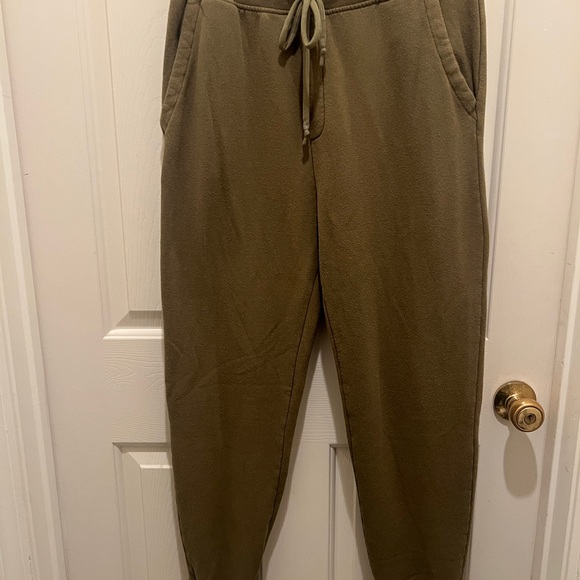 UGG Ericka Jogger Women’s Medium in Olive - Picture 2 of 7